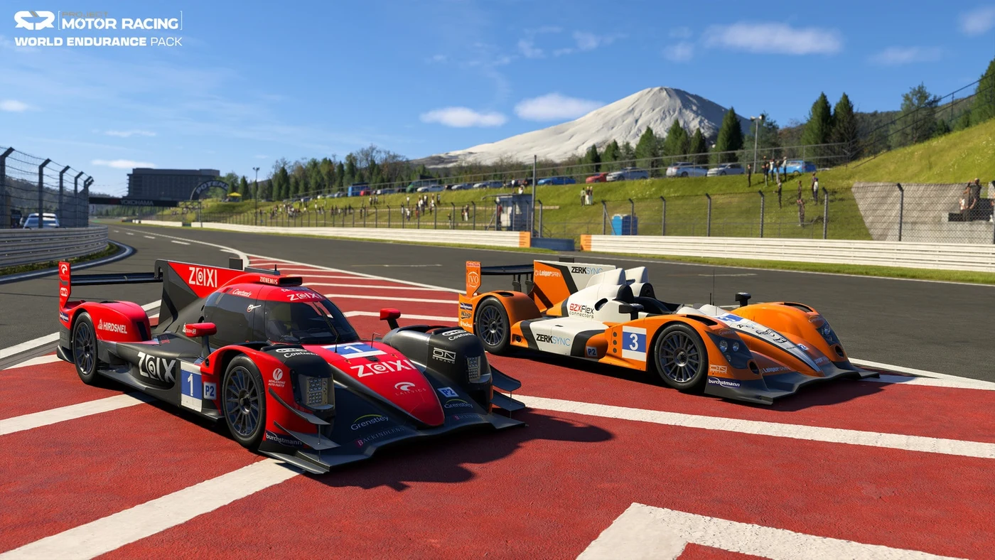 LMP2とLMP2 EVOの車両例を並べた公式開発画面。二世代を別クラスとして案内